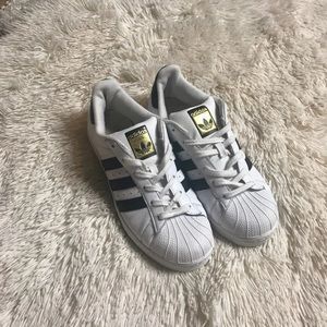 Adidas superstars size 8